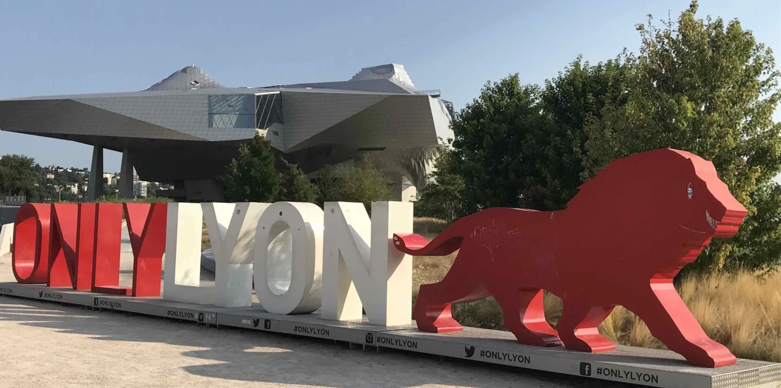 Installation ONLYLYON dans le quartier de la Confluence